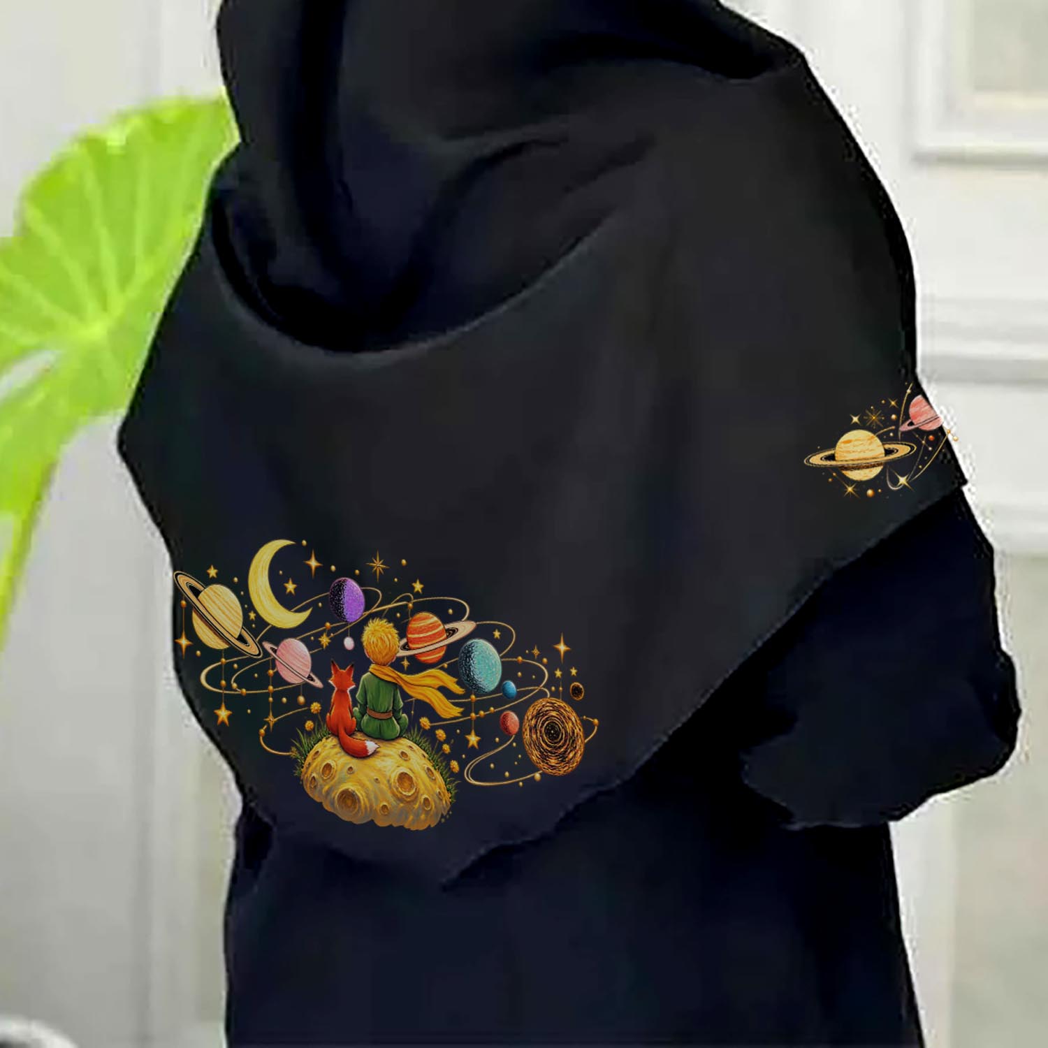 مقنعه چاپی جنس بروجرد مخصوص معلم ها طرح منظومه شمسی  کد64